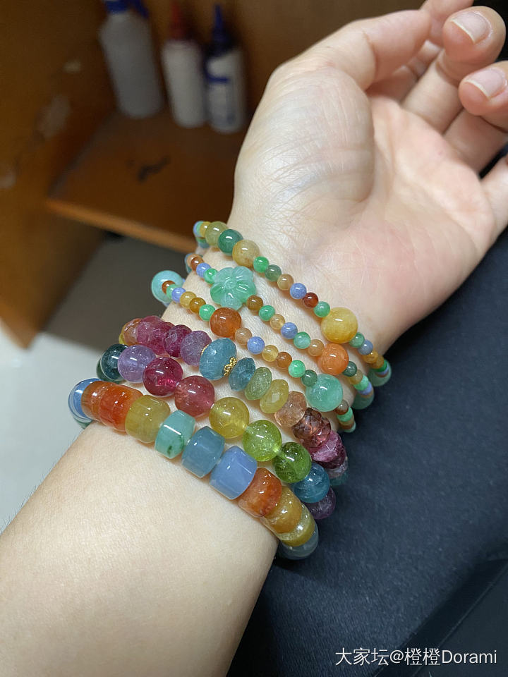 摸鱼划水玩一下彩虹玩具_彩色宝石