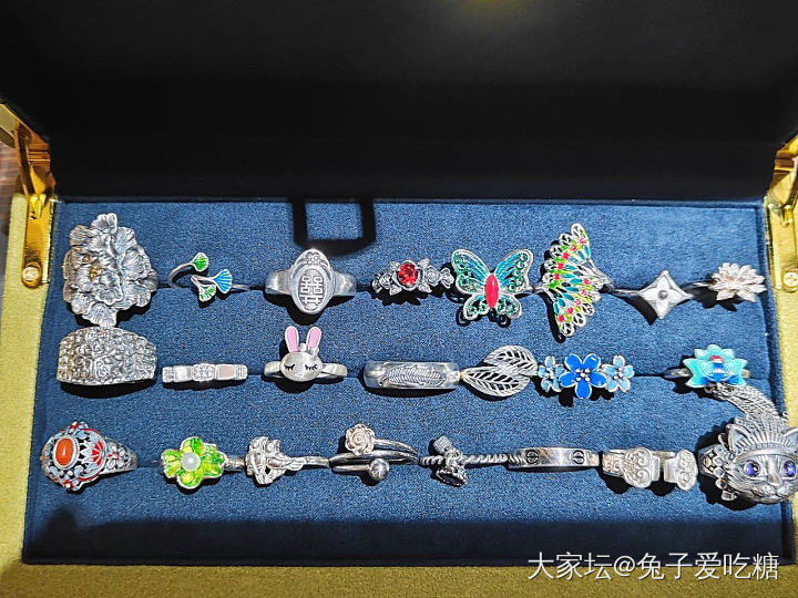 晒一盒子银戒指_银