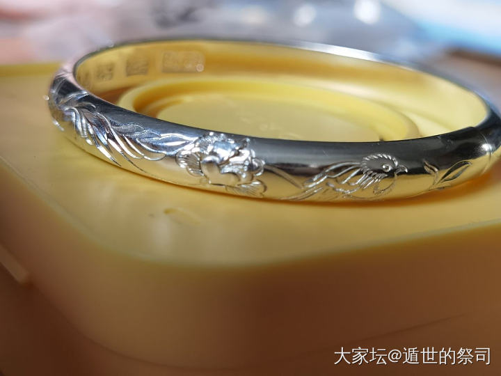 终于抢到了某跑跑的镯子_手镯银