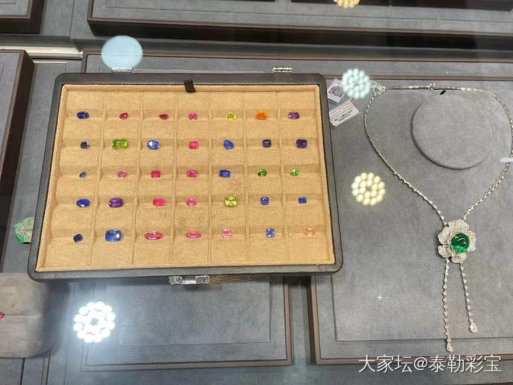 虽然都不是啥贵宝，但是好看呀。
囤裸石的快乐是，它们真好看。(*´I`*)
烦恼..._彩色宝石