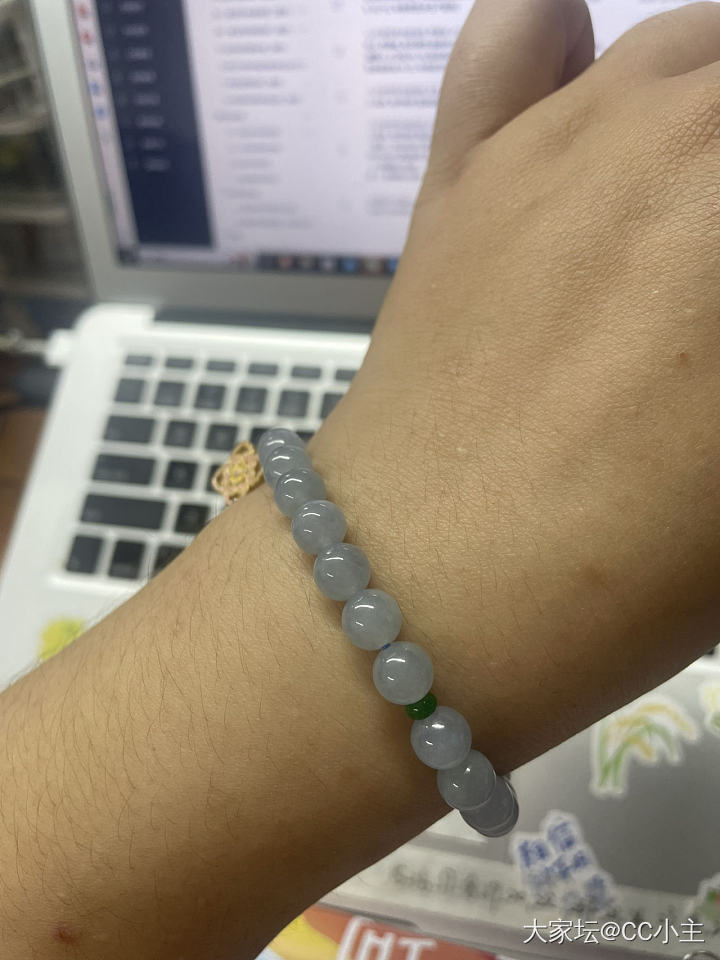 翡翠挑肤色_翡翠