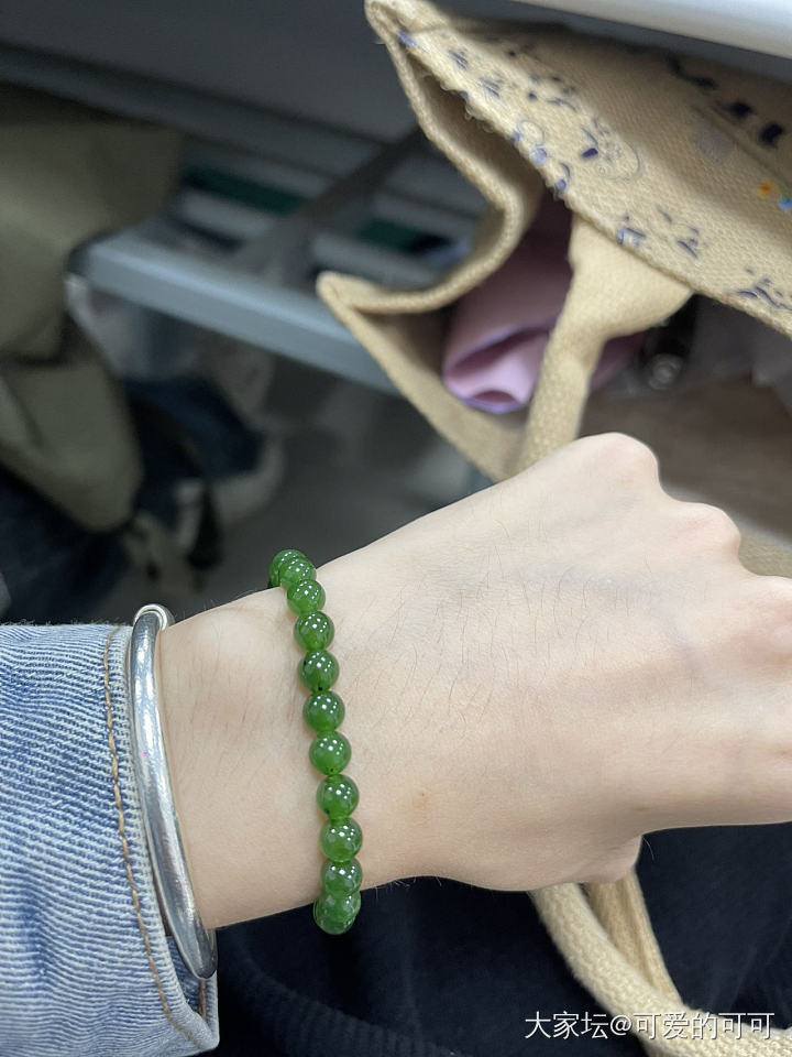 今日左右手—碧绿配银光_搭配银和田玉