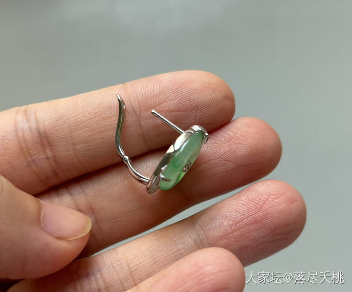 耳扣和弹簧耳拍哪个更不容易掉_耳饰翡翠