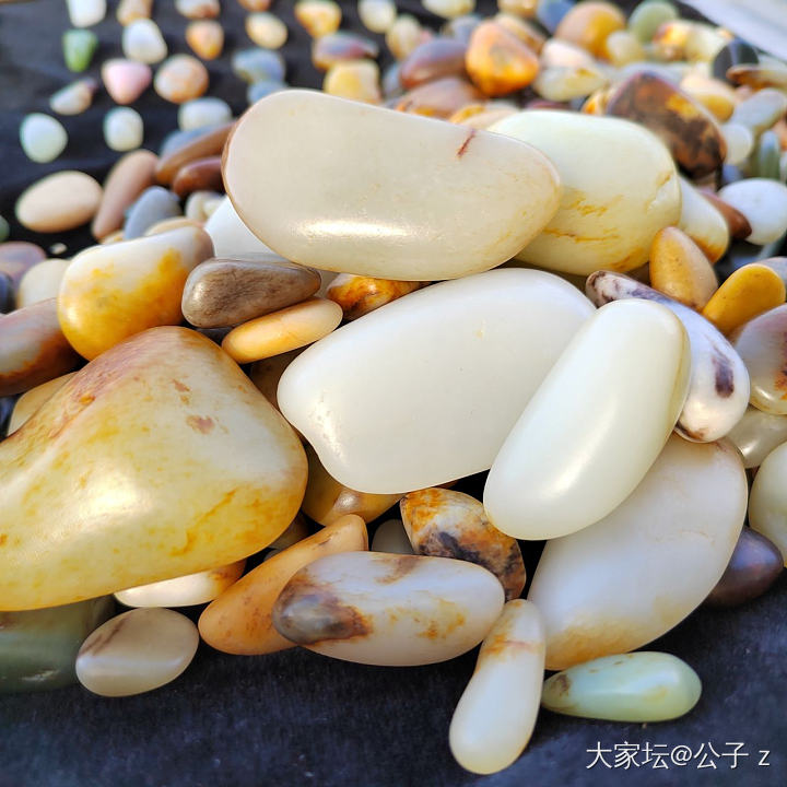 怎么通过肉眼看出来一块料子的油性的？_和田玉