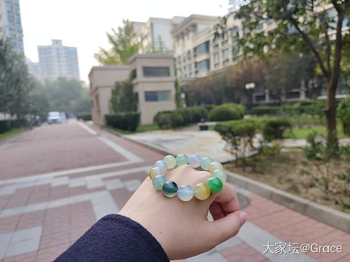 翡翠真的给足情绪价值_珠串翡翠