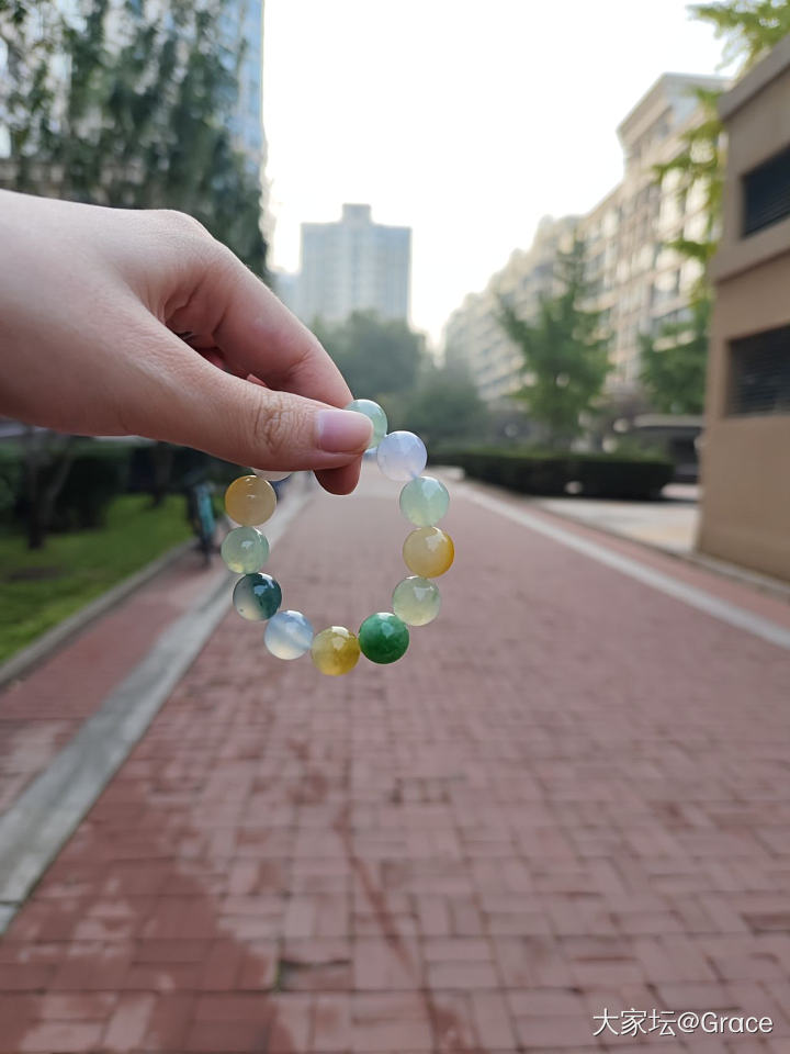 翡翠真的给足情绪价值_珠串翡翠