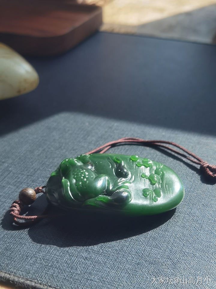 三足金蟾_挂件和田玉