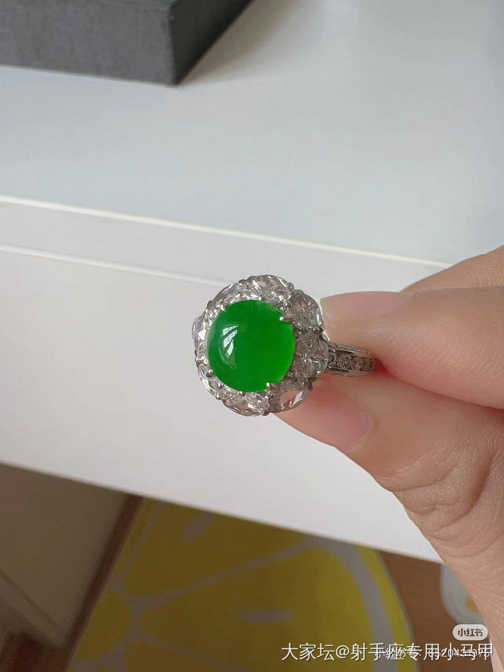 寻觅一个黄阳绿绿蛋面戒指_戒指翡翠