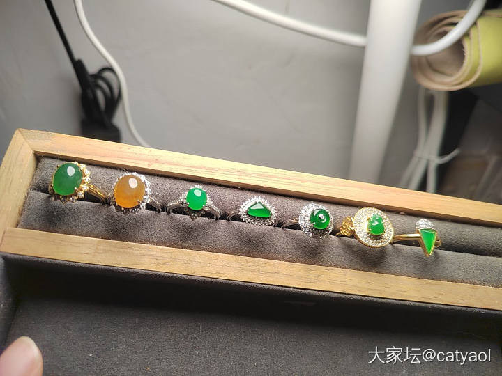论住院也不忘镶嵌_戒指翡翠