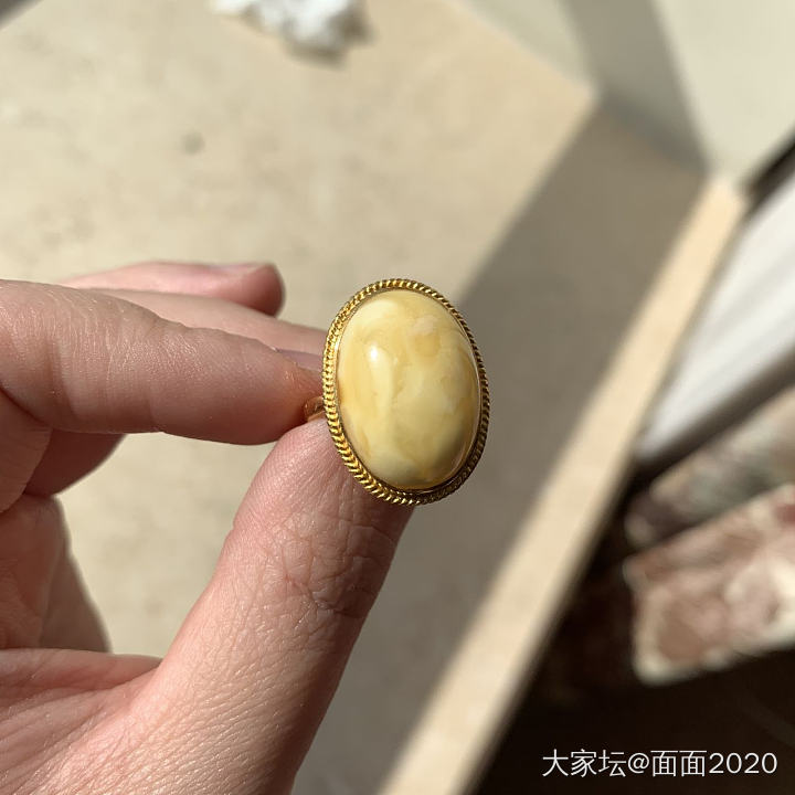 蜜蜡戒指氧化了十几年后..._戒指琥珀蜜蜡