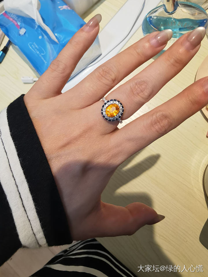 三位数和四位数的芬达_彩色宝石