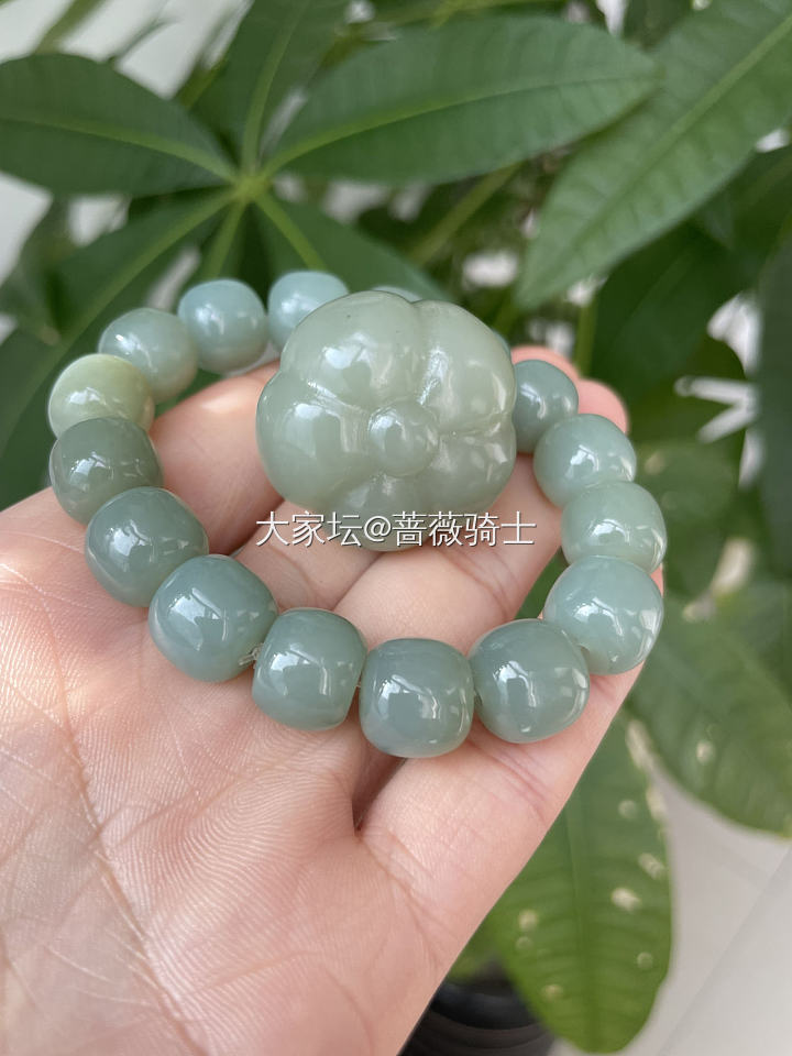 且末蓝柿子手把件_把玩件和田玉