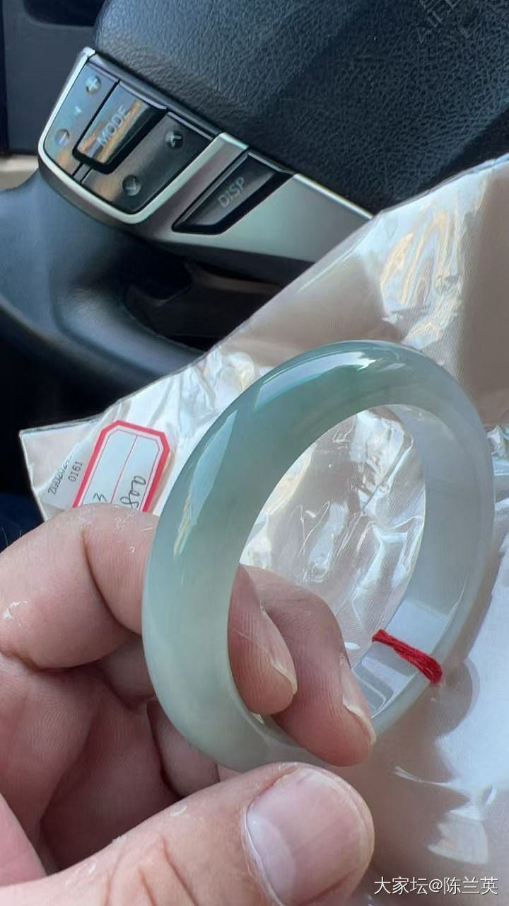 53圈口，5600入的，有纹需要包容，价格合适吗？晚上看有点灰_手镯翡翠