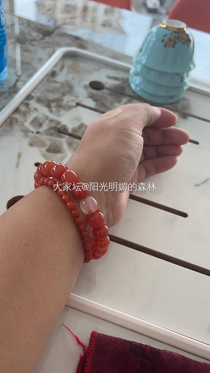 哈哈哈 原来是珠串 大家看看是不是滴水洞的_珠串南红