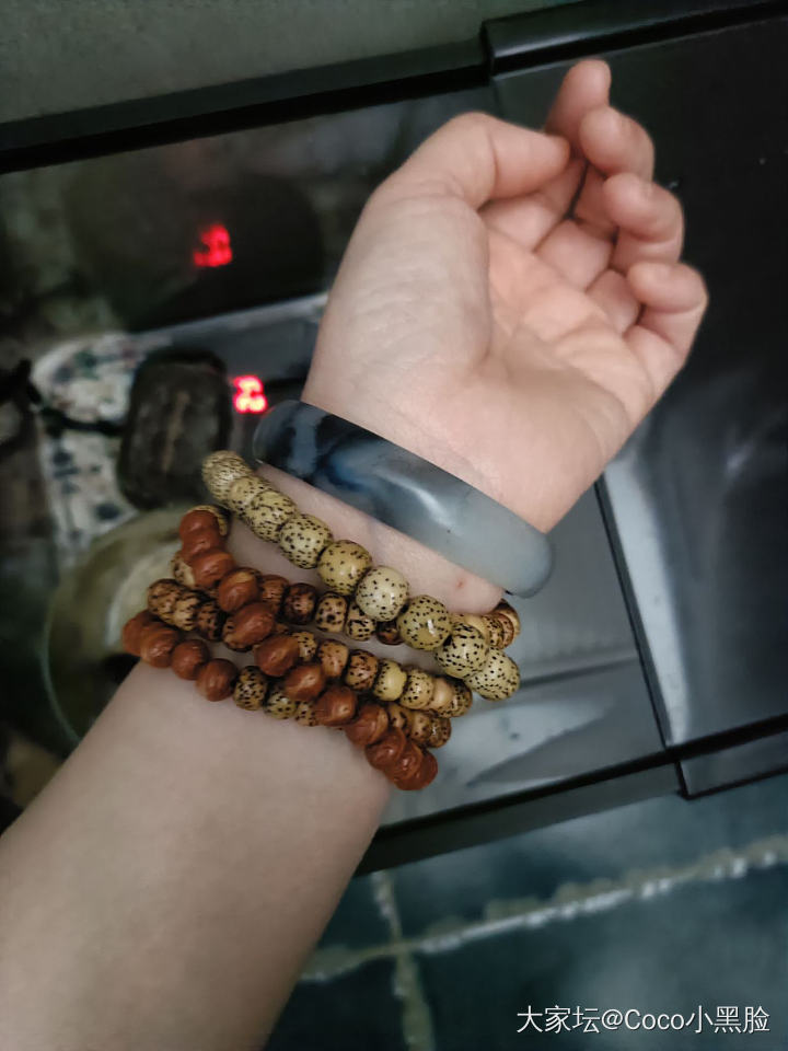 大幂幂把青花手镯价格干上去了_和田玉