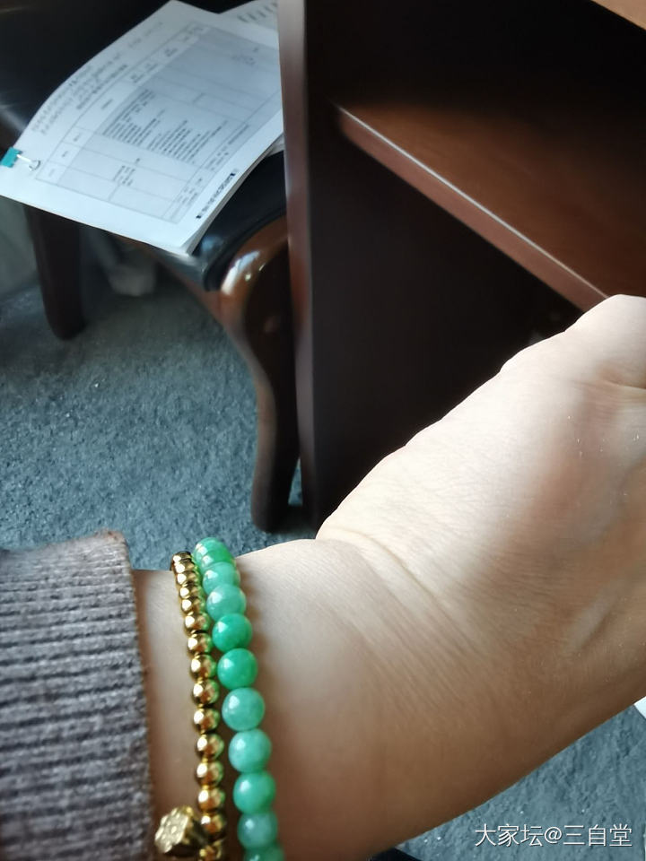 虽然不完美，上手还算吸睛_珠串翡翠