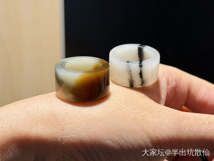 楼兰三色戒圈，帮忙看看留那只_戒指和田玉