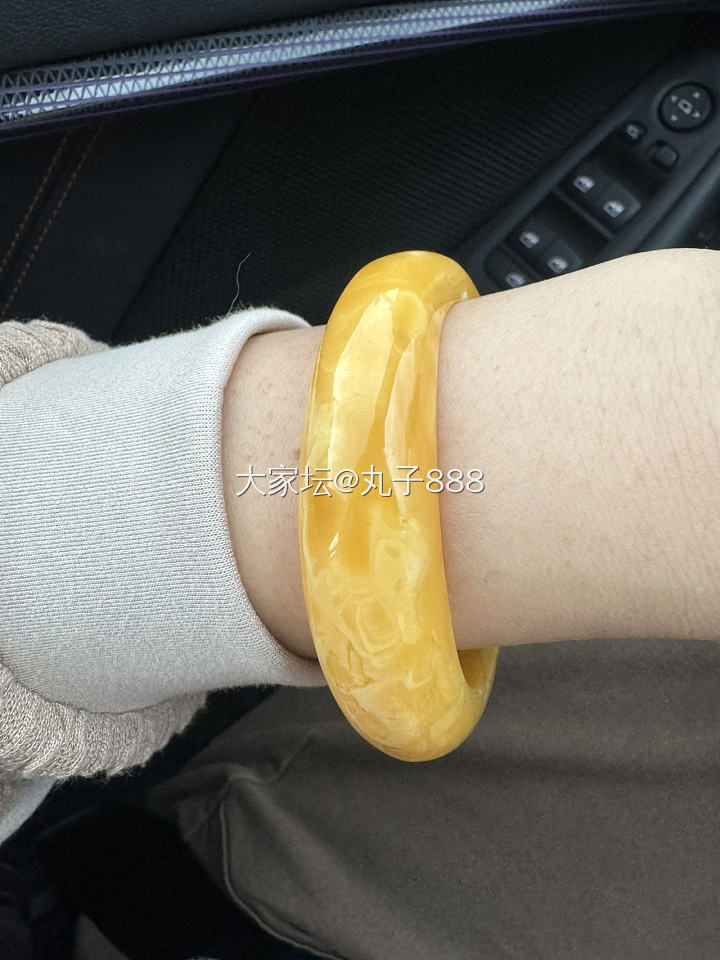 好久没戴这_手镯琥珀蜜蜡
