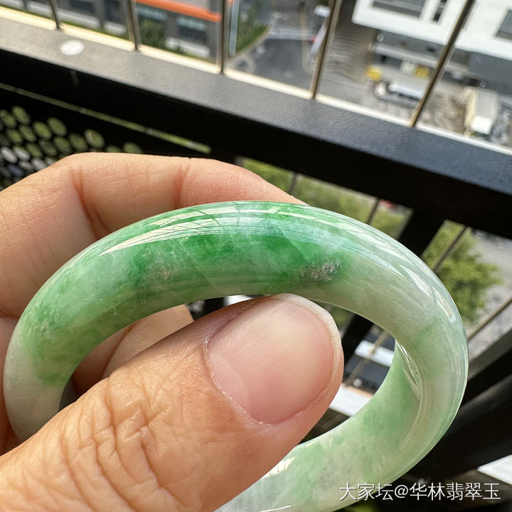 放漏-辣绿白底青57 MM_翡翠