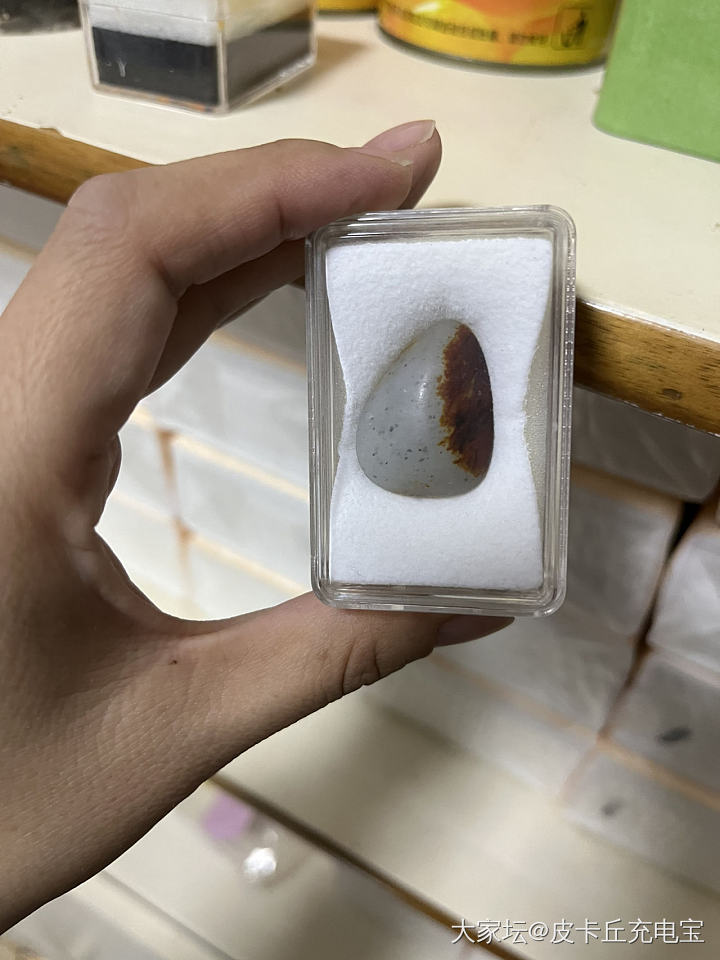 点墨红皮_和田玉