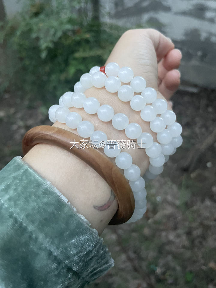 当羊脂白玉遇见籽料青花_珠串和田玉