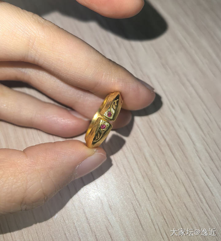 心心念念一年多的镯子，终于搞回来了，执念太深😭_手镯戒指金