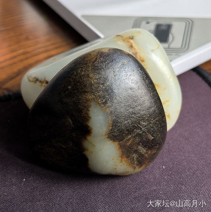 老黑皮_原石和田玉