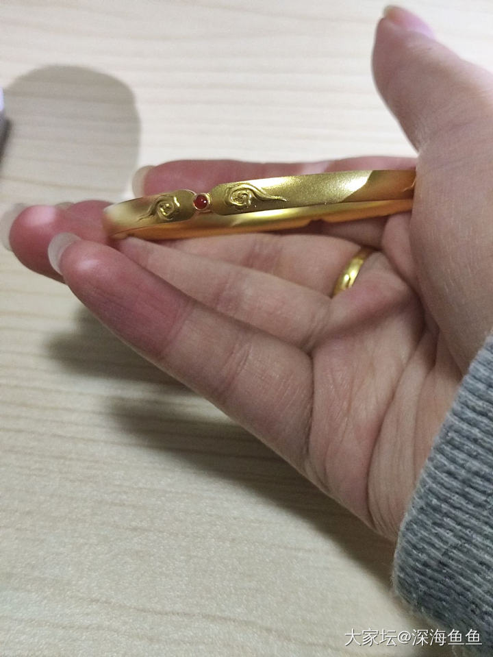校长家一件成团的镯子到啦_福利社手镯金