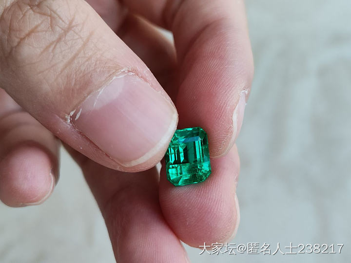 像不像滴油蝴蝶之类的_祖母绿