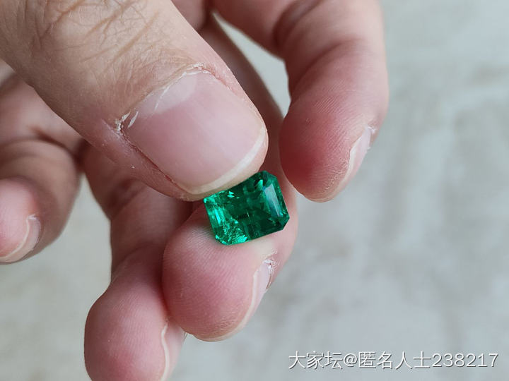 像不像滴油蝴蝶之类的_祖母绿