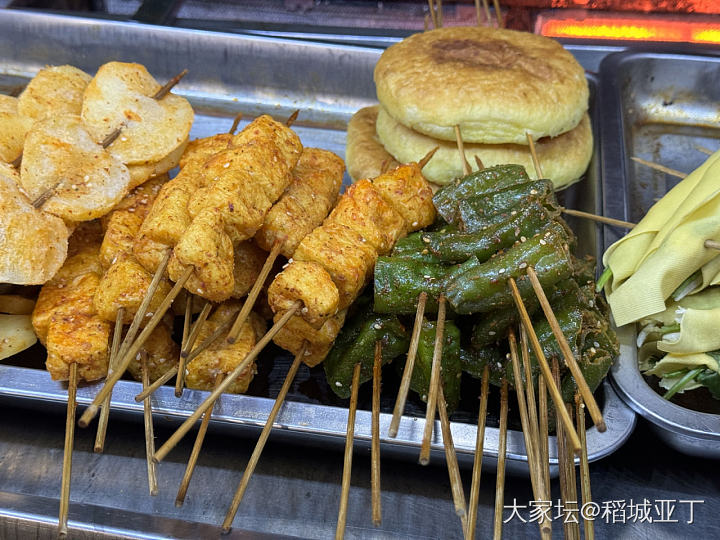 今天下班路过路边烧烤摊。之前每天下班都会路过这家烧烤摊。_美食生活
