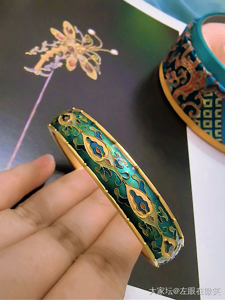 这金镯子，可以脱俗。啧啧。。_手镯