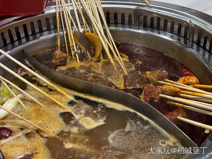 晚上我弟请吃宏姐串串香，感觉味道还行，_美食生活