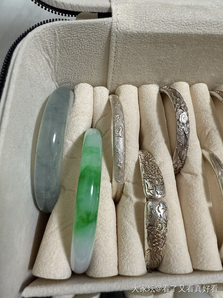 我的宝贝镯子们_手镯金和田玉翡翠