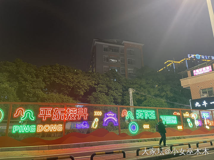 打车路过诶，光看建筑群就很哇塞了，好想有机会进去逛逛～