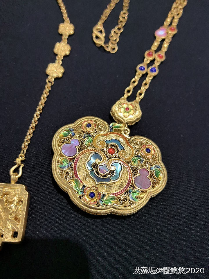 现在实体店黄金工费高的简直不可思议_金