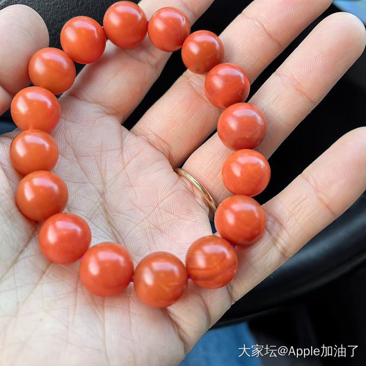 两串保山，选哪个？_珠串南红