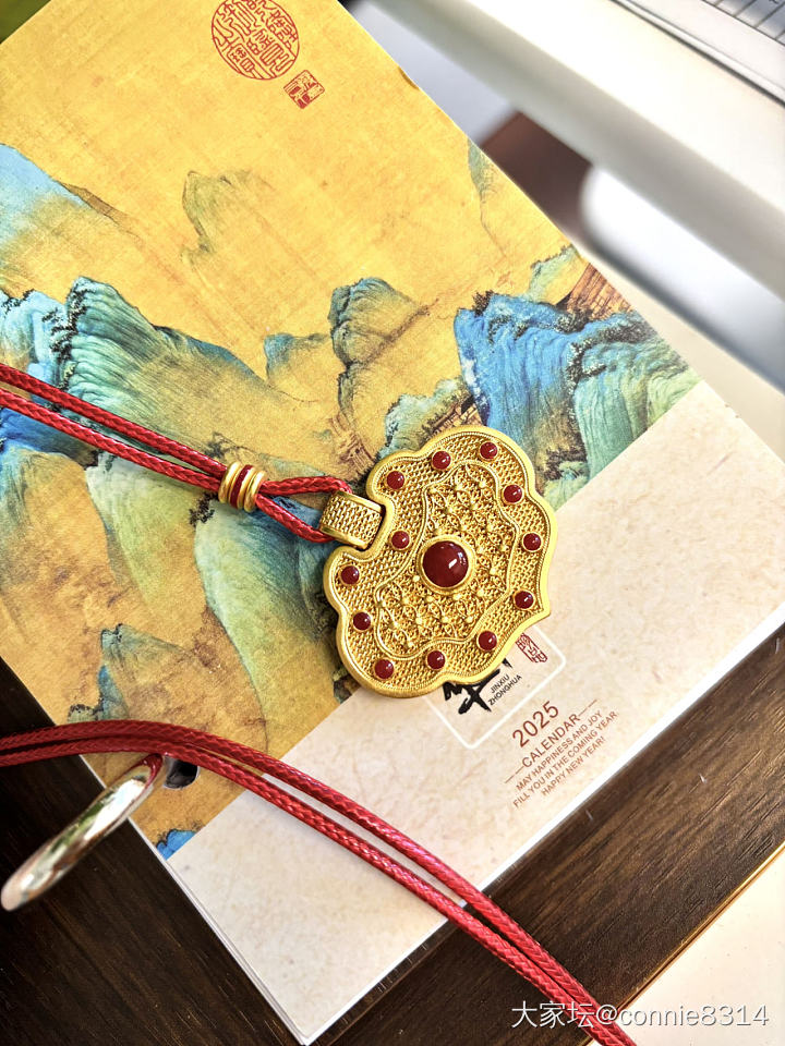 买了舍不得戴系列之如意珊瑚锁_吊坠金