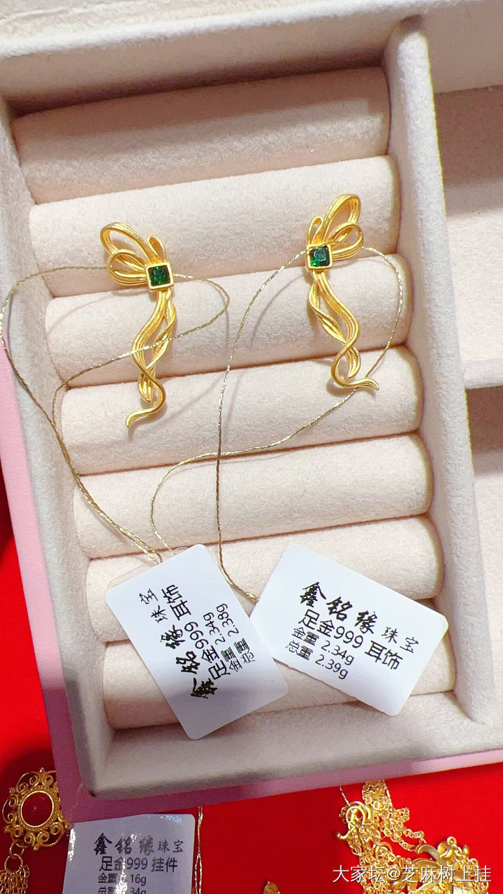 到年底了，努力存了两万块，买金子花了近一万块_金