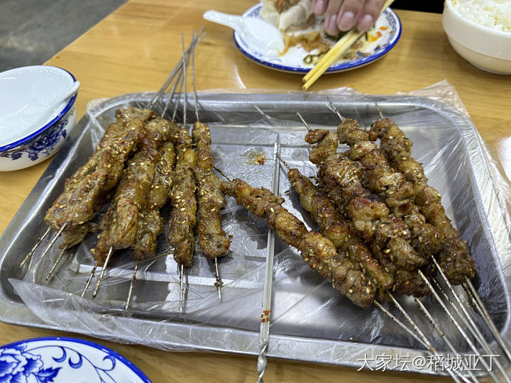 晚上在清真餐馆造了顿烧烤，吃的好过瘾。_美食生活