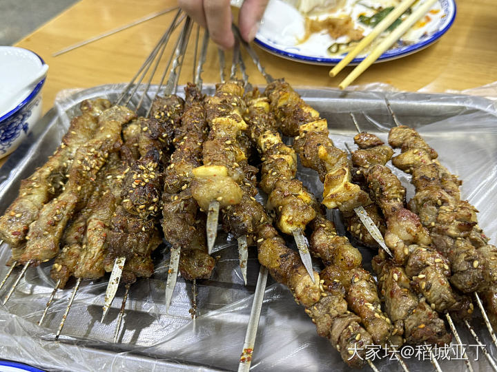 晚上在清真餐馆造了顿烧烤，吃的好过瘾。_美食生活