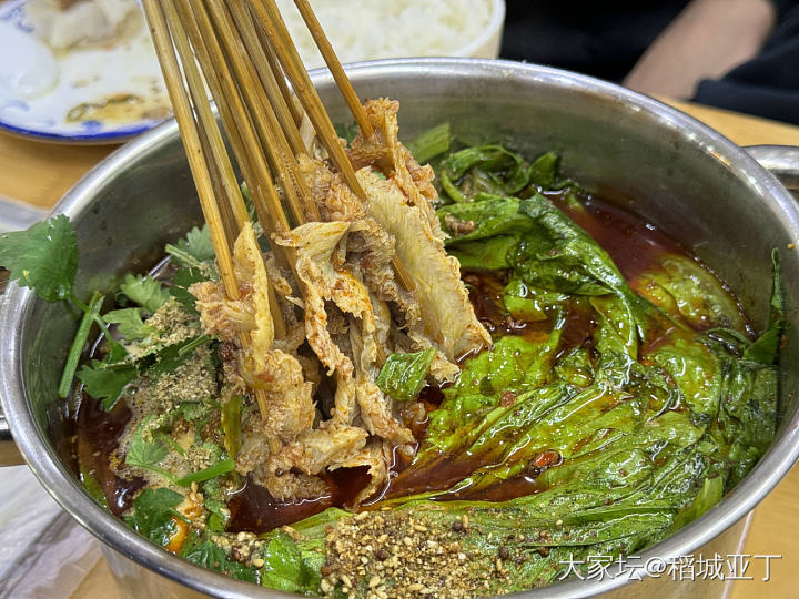 晚上在清真餐馆造了顿烧烤，吃的好过瘾。_美食生活