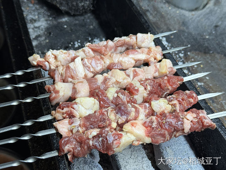 晚上在清真餐馆造了顿烧烤，吃的好过瘾。_美食生活