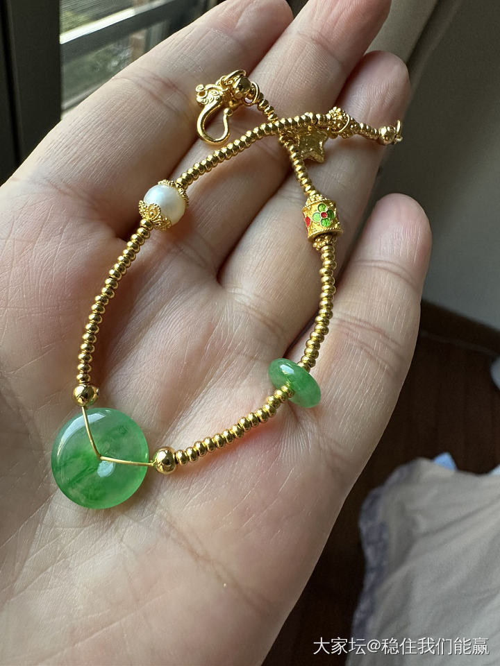 串珠打发时间。我也想赶紧做年终总结，但是还有一些散珠在路上。_串珠金