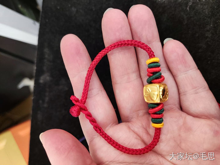 过年了，除了压岁钱还给侄女外甥女准备了手绳。_金编绳