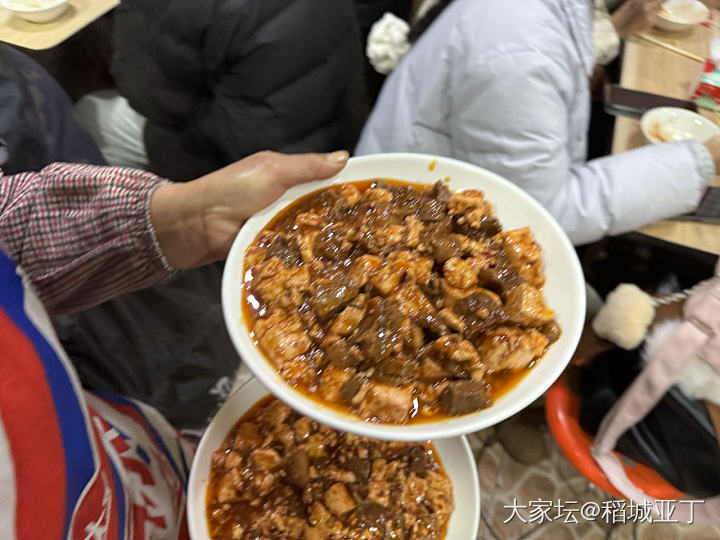 排了一个小时终于吃上了。自己点了鱼香肉丝，麻辣牛肉豆腐，一碗米饭。消费59元。_美食生活