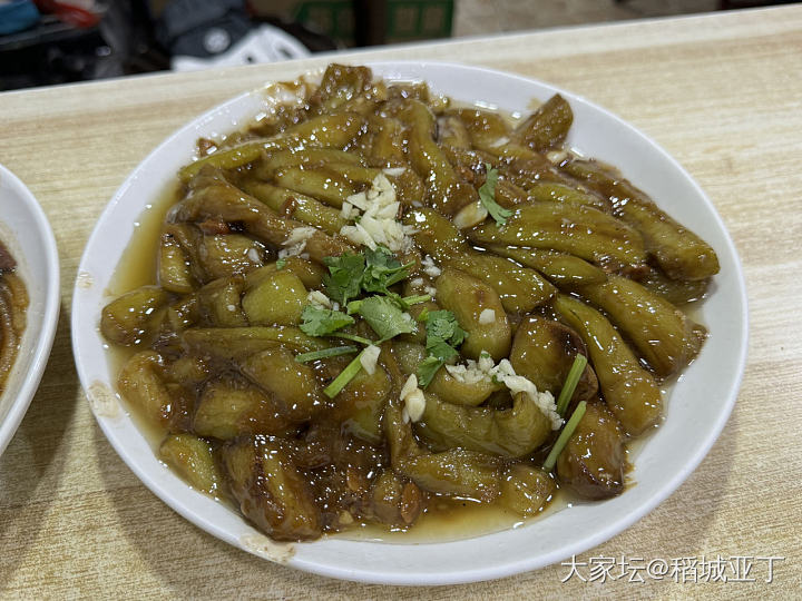 排了一个小时终于吃上了。自己点了鱼香肉丝，麻辣牛肉豆腐，一碗米饭。消费59元。_美食生活