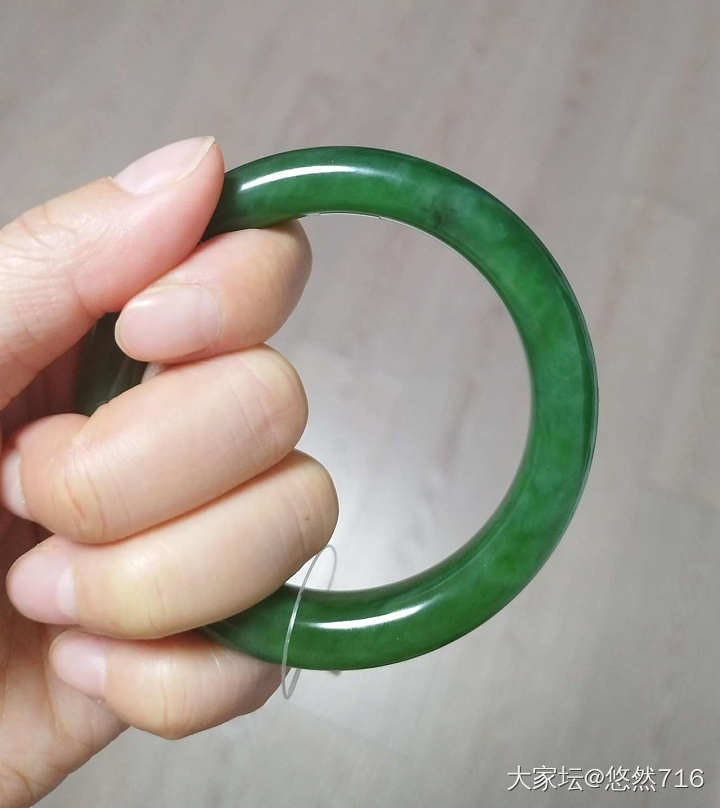 麻烦坛友们帮我看看这属于巴碧还是俄碧呀，非常感谢。_和田玉