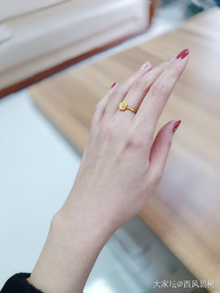 想看看大家的漂亮金戒指💍_戒指