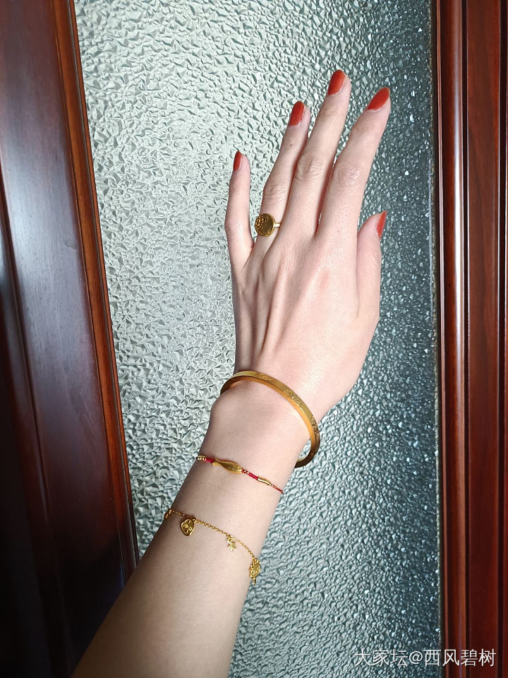 想看看大家的漂亮金戒指💍_戒指